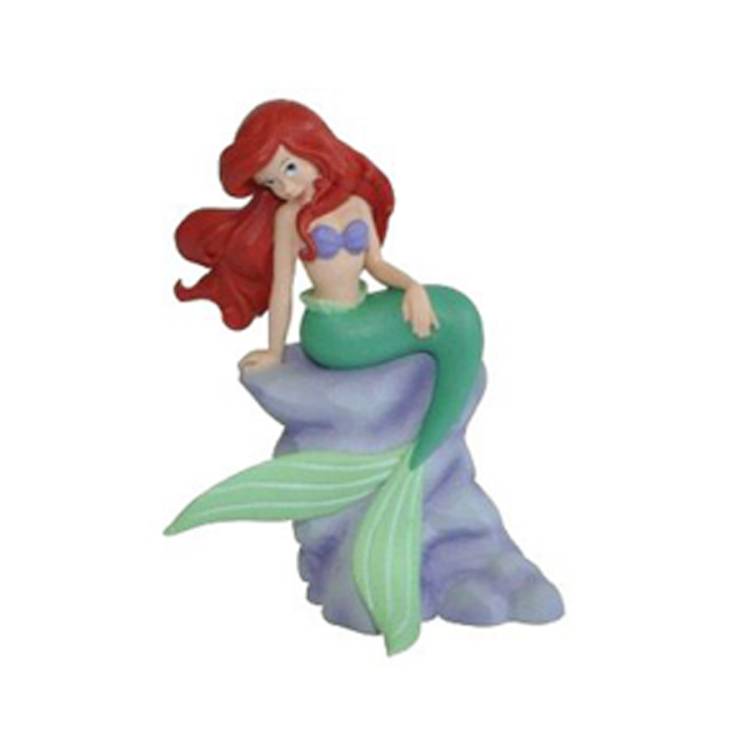 Bullyland figurka Ariel sedící na kameni