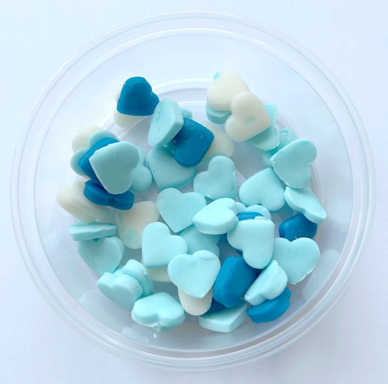 Cukrová srdíčka malá bílá, světle modrá a tmavě modrá (50 ks)