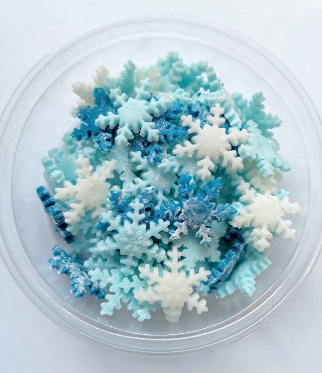 Cukrové sněhové vločky bílé a modré perleťové (50 ks)