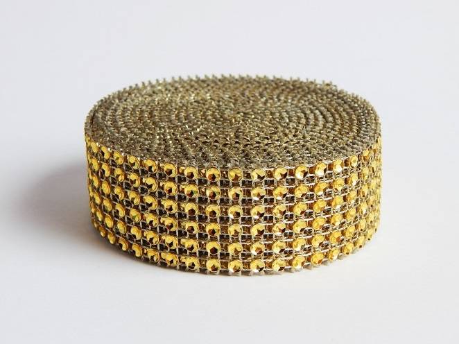 Diamantový pás plastový zlatý (3 cm x 4,57 m)