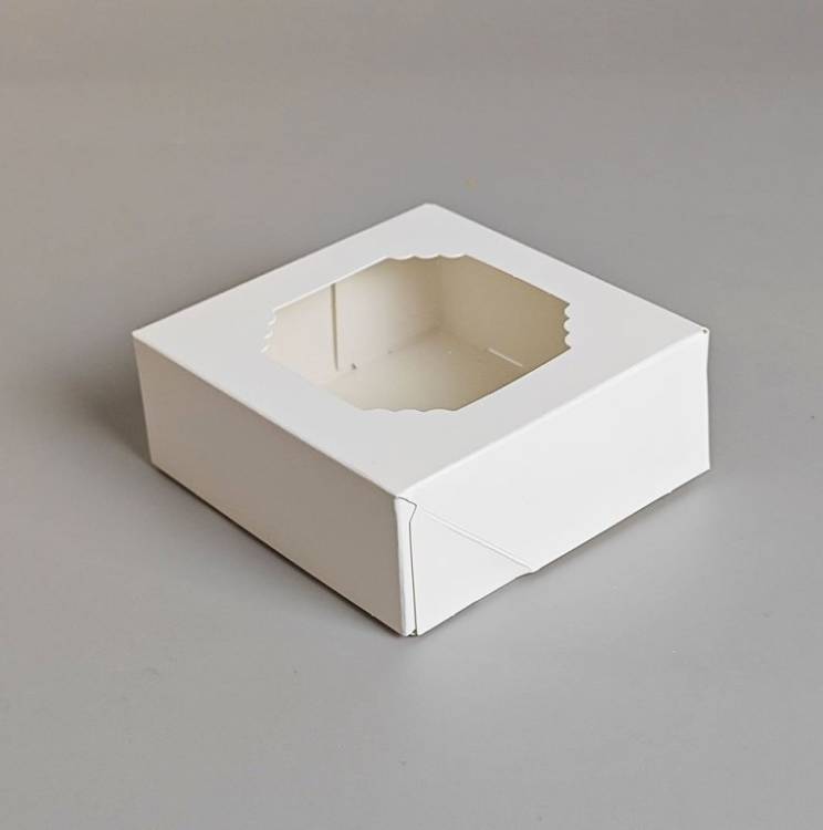 Krabička bílá s okénkem nízká 9 x 9 x 3,5 cm