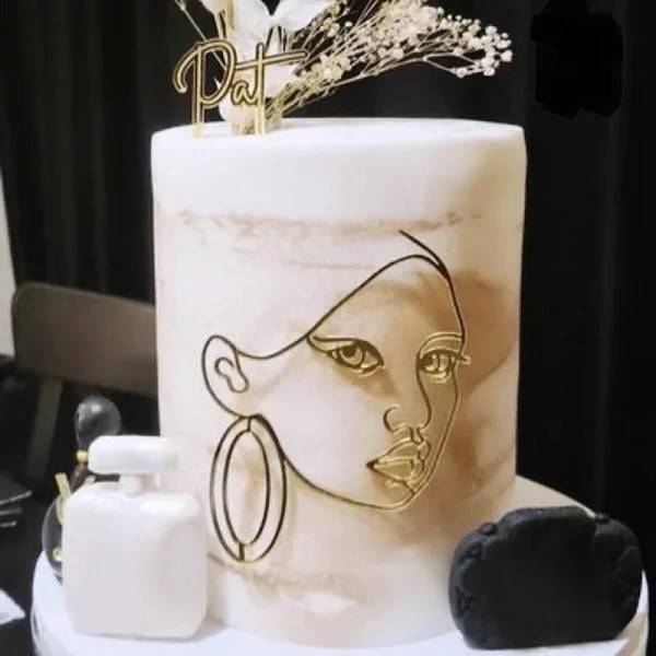 Plastová dekorace na okraj dortu zlatá Ženská tvář s náušnicí