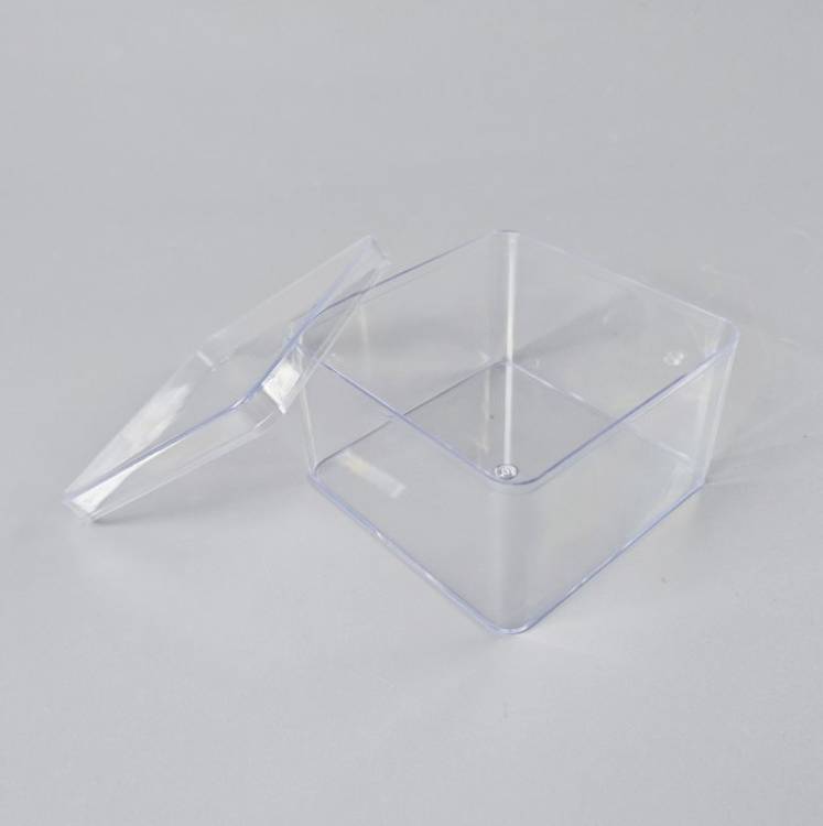 Plastová krabička s víčkem (9,5 x 9,5 x 6,3 cm)