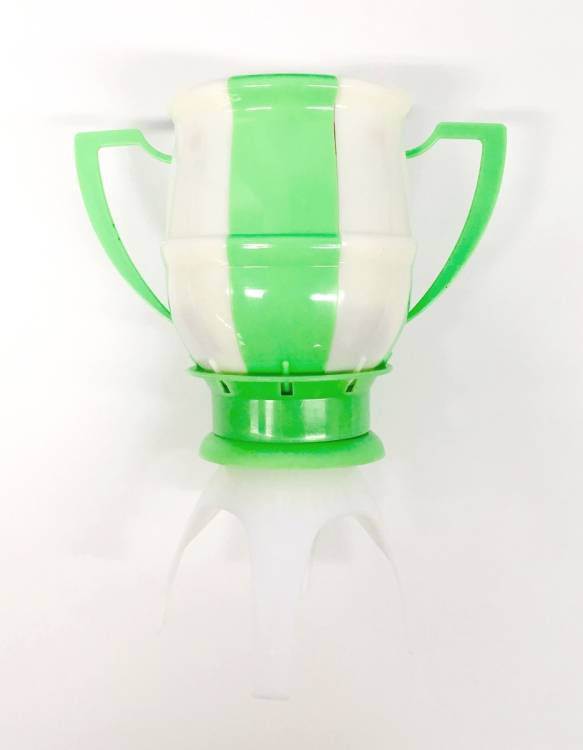 Svíčka s fontánou hrající Pohár zelený s fotbalovým míčem 13 cm