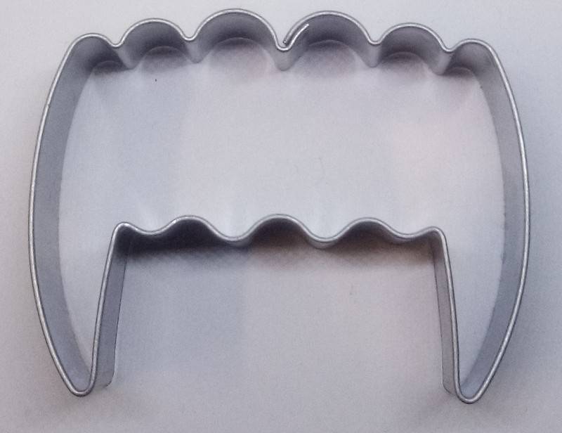 Vykrajovátko Upíří zuby 5,5 cm