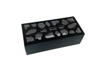 Obrázek k výrobku Krabička na makronky černá se zdobeným okénkem 13 x 6 x 4 cm (na 4 kusy)