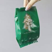 Mikulášský sáček zelený s vánočním stromkem (20 x 9 x 7 cm)