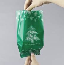 Mikulášský sáček zelený s vánočním stromkem (20 x 9 x 7 cm)