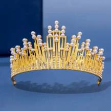 Unessbare Metalldekoration Krone gold mit weißen Perlen