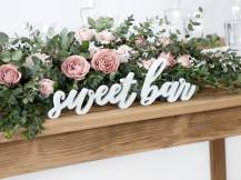 PartyDeco dřevěný nápis bílý Sweet bar 1
