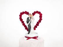 Svatební figurka Novomanželé se srdcem s červenými růžemi