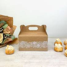 Svatební krabička na výslužku kraftová s květinami a krajkou (13 x 9 x 7 cm)  1