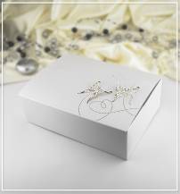 Svatební krabička na výslužku perleťová vzor motýl (18,5 x 13,5 x 5,8 cm)
