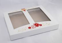 Vánoční krabice na cukroví bílá s červeno-zlatou ražbou (30 x 25 x 3,7 cm)
