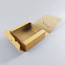 Vánoční krabička kraftová se stuhou Stromeček (16 x 16 x 5 cm)