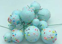 Zápich do dortu Koule světle modré glitterové s ozdobami různé velikosti (20 ks)